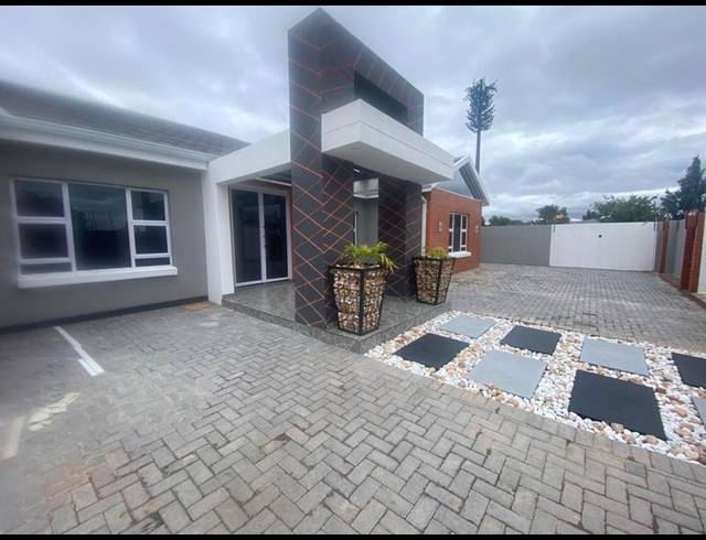 4 BEDROOM HOUSE FOR SALE IN AERORAND